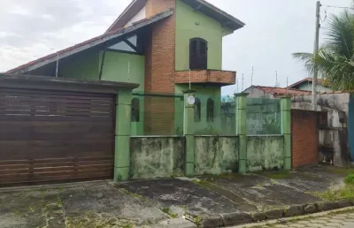 Ótimo sobrado à venda no bairro bopiranga, em itanhaém ** localizado lado praia, em rua calçada.
