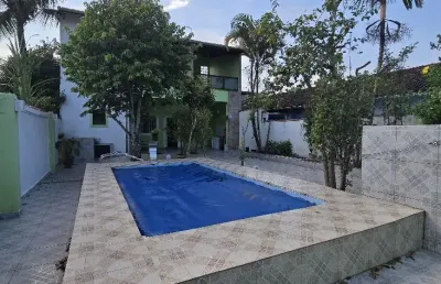Excelente casa com piscina e 03 dormitórios na praia do suarão em itanhaém.