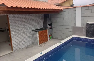 Casa á venda em itanhaém com piscina e churrasqueira - itanhaém/sp.