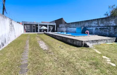 Casa lote inteiro á venda com piscina á 750m do mar - itanhaém/sp.
