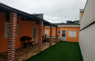 Casa lote inteiro com edicula e piscina á venda em itanhaém/sp