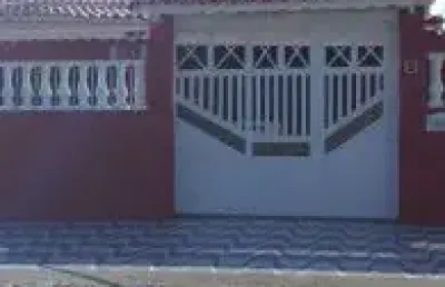 Linda casa localizada no campos elísios - em rua calçada, possui piscina com cascata