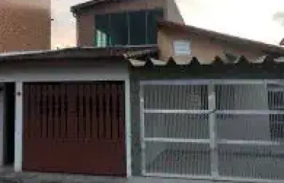 Linda casa no bairro campos elísios - em rua calçada