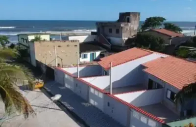 Belíssima casa localizada no bairro campos elíseos - lado praia.