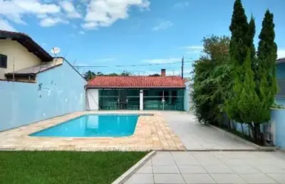 Belíssima casa localizada no bairro cibratel - lado praia.