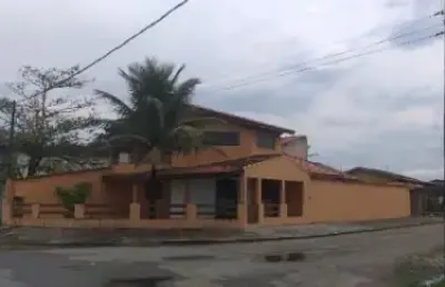 Excelente casa localizada no bairro jamaica - em frente ao mar