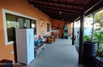 Excelente casa localizada no bairro bopiranga - lado praia