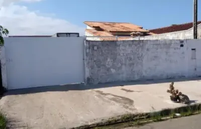 Excelente edícula localizada no bairro jardim grandesp - lado praia.