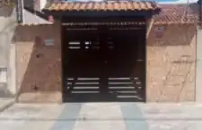 Excelente casa localizada no balneário tupy - lado praia.