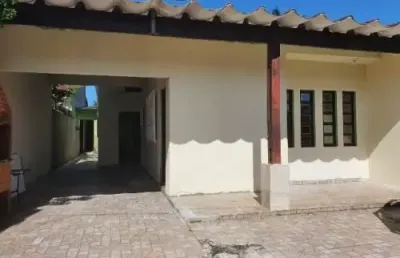 Excelente casa localizada no bairro balneário gaivota - lado praia.