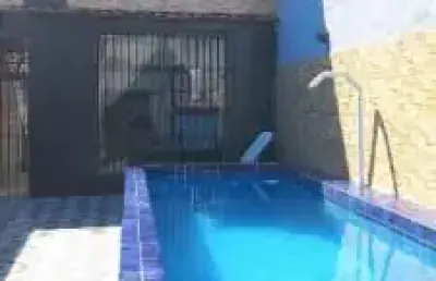 Linda casa localizada no bairro balneário tupy - lado praia