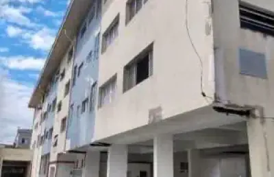 Excelente apartamento localizado no centro de itanhaém - lado praia à 2 quadras do mar.