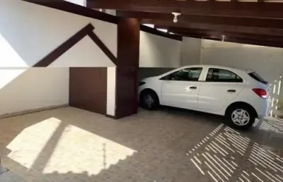 Excelente casa localizada no bairro praia dos sonhos