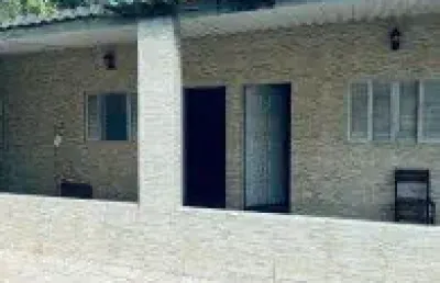 Belíssima chácara localizada no bairro jardim coronel - possui árvores frutíferas, piscina, churrasqueira, poço artesiano, contêm fibra ótica, elektro.