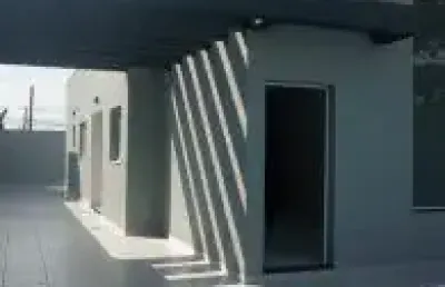Belíssima casa localizada no bairro tupy, em itanhaém - lado praia.