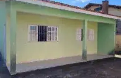 Belíssima casa localizada no balneário san marcos - lado praia, rua calçada.