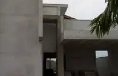 Casa em condomínio localizada no bairro flora rica 1 em, peruíbe - lado praia.
