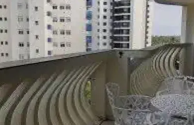 Belíssimo apartamento na cobertura em riviera de são lourenço, em bertioga, lado praia à 1 quadra do mar.