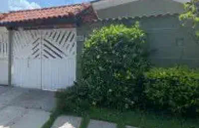 Belíssima casa no jardim das palmeiras, em itanhaém - ficando lado praia em rua calçada.