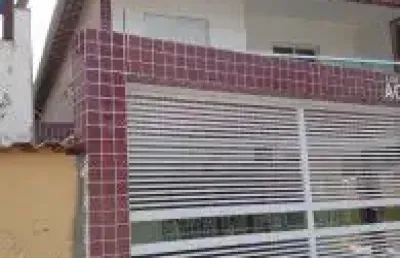Ótima casa no bairro aviação em praia grande - localizado lado praia em rua calçada.