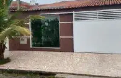 Ótima casa no bairro nova peruíbe, em peruíbe - lado praia em rua calçada.