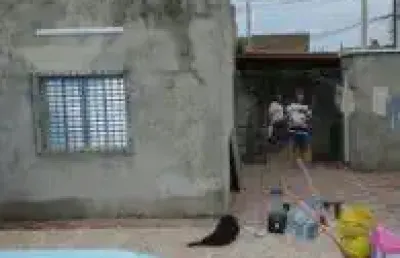 Excelente casa no balneário triesse em mongaguá - possui churrasqueira, ducha e piscina.