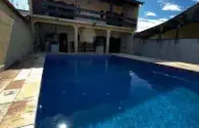 Excelente casa no bairro balneário gaivota em itanhaém - lado praia em rua calçada.