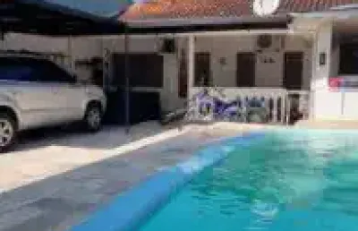 Linda casa no balneário gaivota, em itanhaém - lado praia acesso pavimentado.