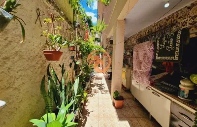 Casa sobrado á venda em santos com 03 suítes e quintal