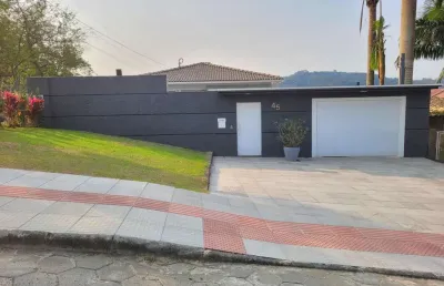 Casa com piscina a venda no bairro ceará em criciúma.