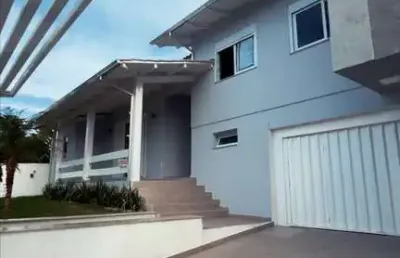 Casa grande a venda no pio corrêa em criciúma. leo lombardi.