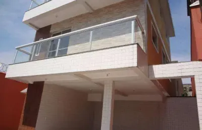 Casa de condomínio de 03 dormitórios em são vicente .