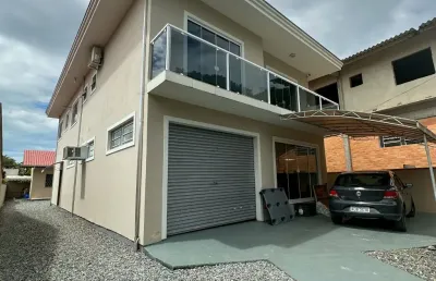 Sobrado com galpão e linda residência no piso superior