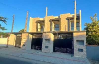 Sobrado geminado com 2 suítes no bairro aventureiro