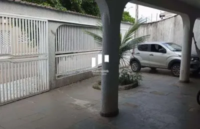 Casa isolada a 50 metros do mar em praia grande sp.