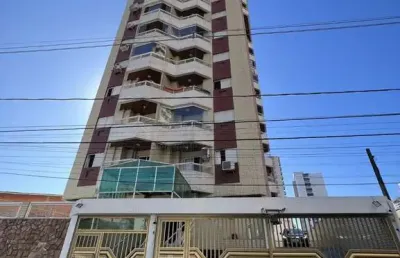 Cobertura com quintal e spa, na aviação em praia grande sp.