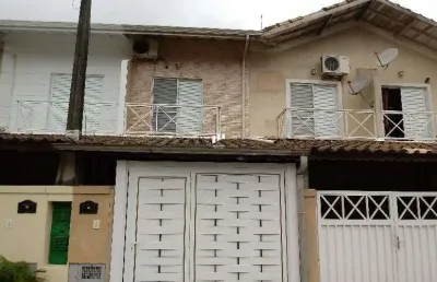 Sobrado com 2 suítes e churrasqueira em praia grande s}p.