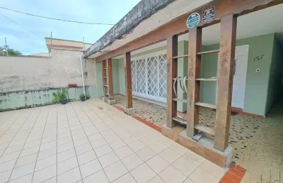 Casa muito espaçosa com 3 dormitória a 100m do mar em praia grande sp