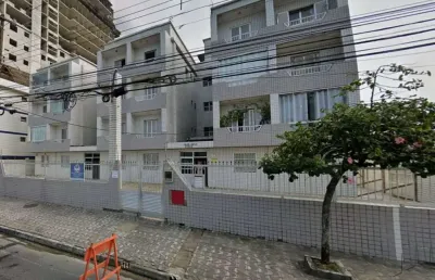 Ampla kitnete frente ao mar em praia grande s. paulo.