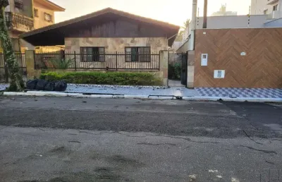 Casa à venda em praia grande-sp, bairro flórida: 4 quartos, 2 suítes, 1 sala, 4 banheiros, 3 vagas de garagem, 190m² de área. venha conferir!