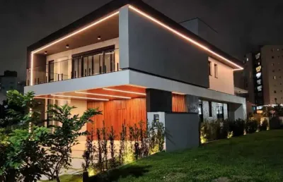 Belíssima casa em condomínio fechado. na praia brava, itajaí
