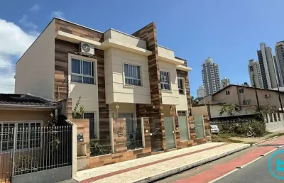 Casa sobrado com 3 dormitorios 2 vagas centro balneario camboriu sc