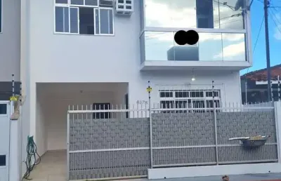 Casa no centro de bc - 3 dormitórios sendo 1 suíte, 1 vaga e bem localizado