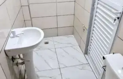 Kitnet com 1 quarto, 1 vaga privativa e bem localizado na vila real em bc