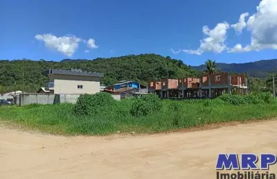Lote em ubatuba, 700 metros praia da maranduba, com escritura, 590m² de esquina e aterrado