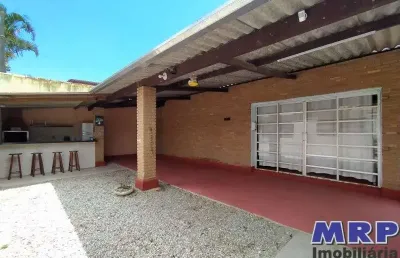 Casa a venda em ubatuba. localizada a 600 metros da praia da lagoinha.