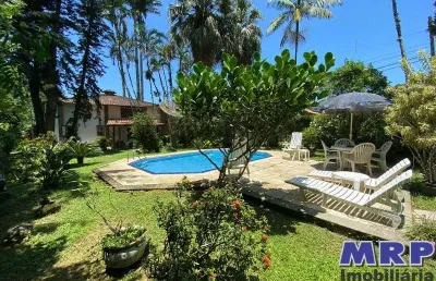 Casa com piscina a venda em ubatuba, próximo à praia da maranduba e das cachoeiras!