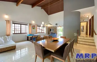 Casa em condomínio fechado, praia da lagoinha com 3 dormitórios, piscina e espaço gourmet.