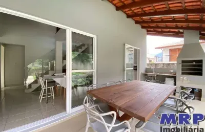 Casa à venda na praia da lagoinha em ubatuba, com piscina. 4 dormitórios. condomínio fechado