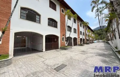Sobrado à venda em ubatuba. a 130 metros da praia do lázaro. aceita financiamento bancário. 3 suítes.